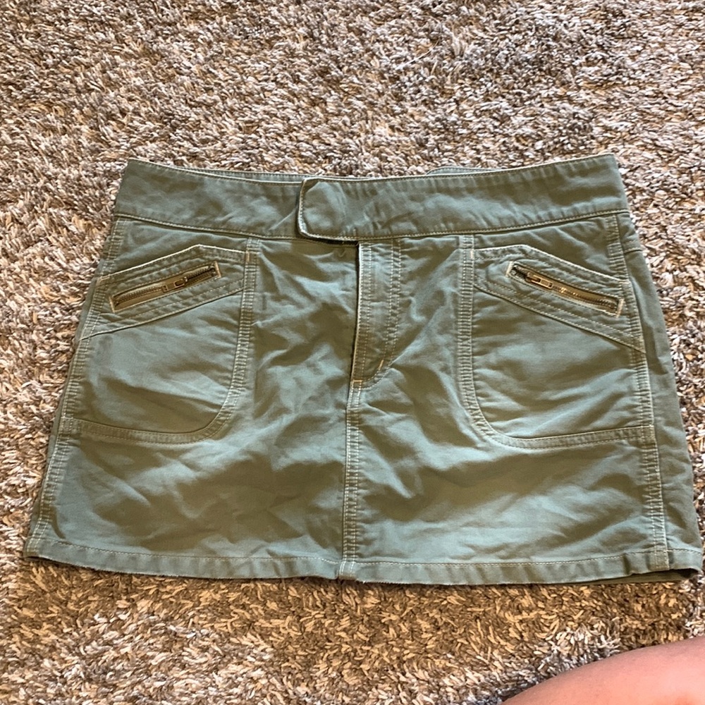 American Eagle olive skirt